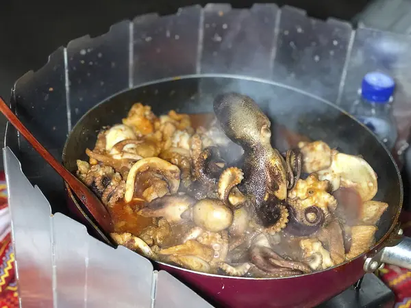 Lezzetli Asya yemeklerinin yakın görüntüsü