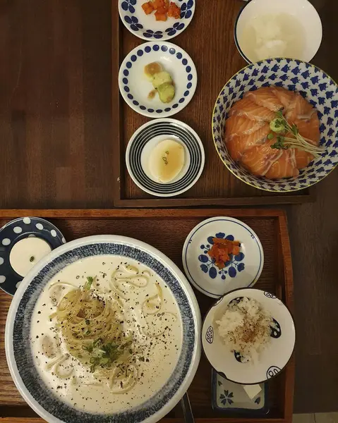 Lezzetli Asya yemeklerinin yakın görüntüsü