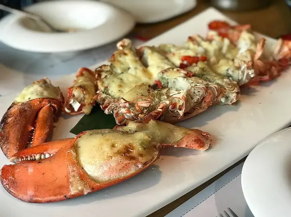 Sebze ve baharatlı ızgara yengeç.