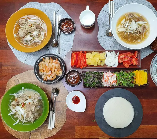 Kore çorbası ve sebze.