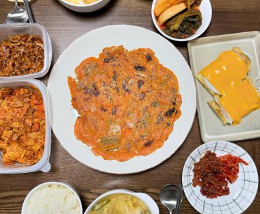 Lezzetli Asya yemeklerinin yakın görüntüsü