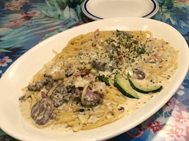 Lezzetli Asya yemeklerinin yakın görüntüsü