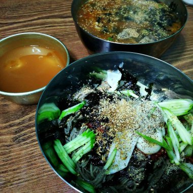 Kore yemeklerinin yakın görüntüsü