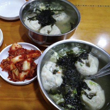 Lezzetli Asya yemeklerinin yakın görüntüsü