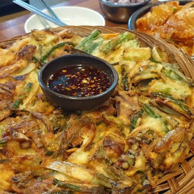 Sebzeli tavuk kanadı kızarmış