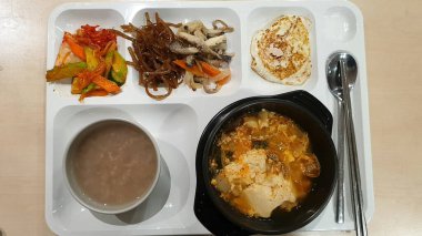 Lezzetli Asya yemeklerinin yakın görüntüsü