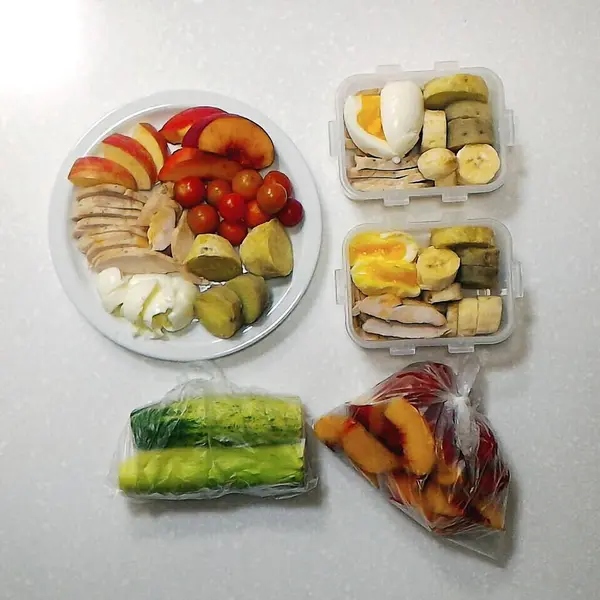 Bir sürü sebze ve meyve.