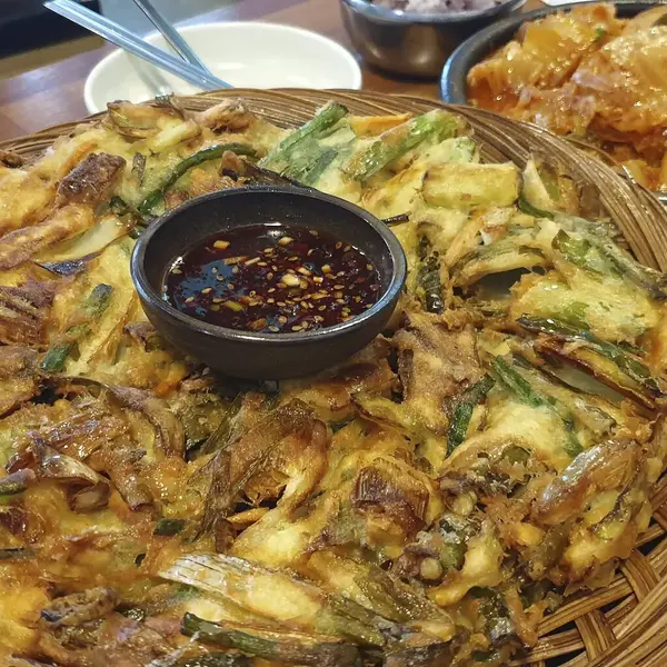 Sebzeli tavuk kanadı kızarmış