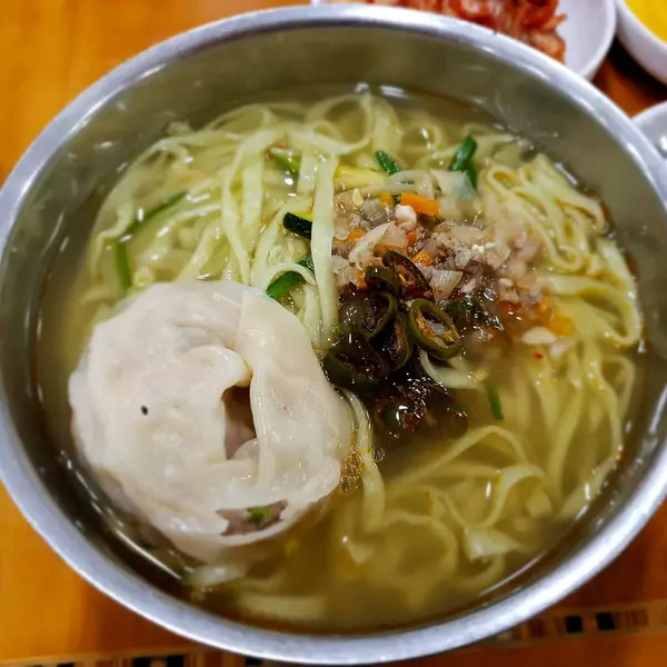 Lezzetli Asya yemeklerinin yakın görüntüsü