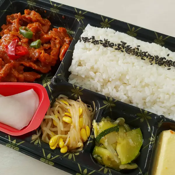 Lezzetli Asya yemeklerinin yakın görüntüsü