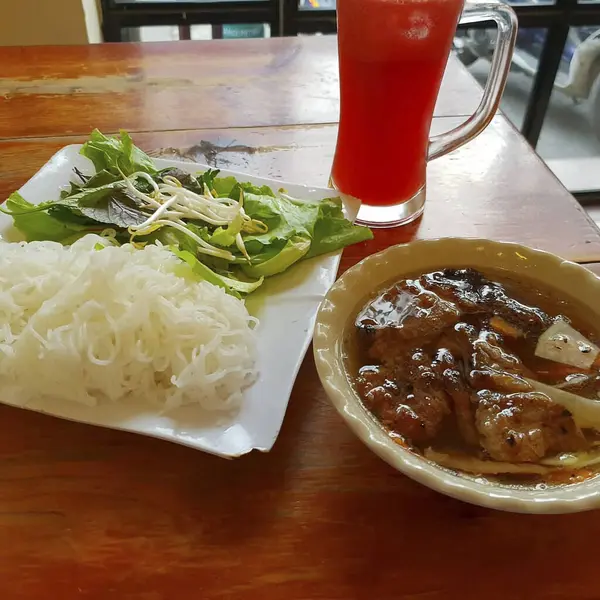 Lezzetli Asya yemeklerinin yakın görüntüsü