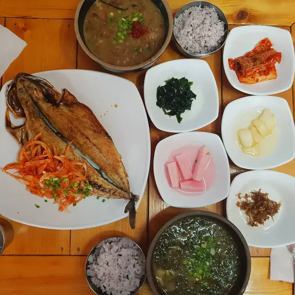 Kore yemekleri, çeşitli yemekler, üst manzara.