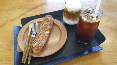 Masada buzlu kahve ve dondurma.