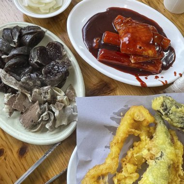 Lezzetli Asya yemeklerinin yakın görüntüsü