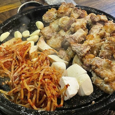 Lezzetli Asya yemeklerinin yakın görüntüsü