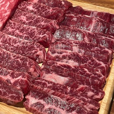 Baharatlı ve otlu biftek.