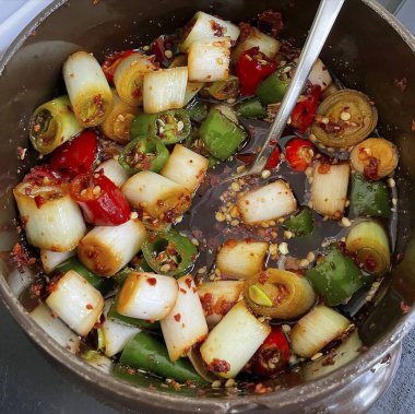 Lezzetli Asya yemeklerinin yakın görüntüsü