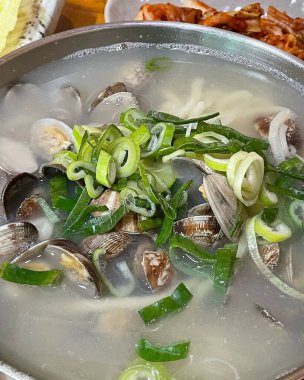 Lezzetli yiyeceklere yakın.