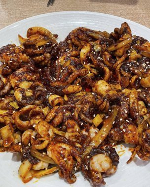 Sebzeli tavuk kanadı kızarmış