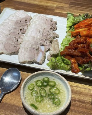 Kore yemeği, domuz ve pirinçli sebze, Kore yemeği.