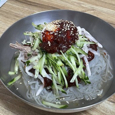 Lezzetli Asya yemeklerinin yakın görüntüsü