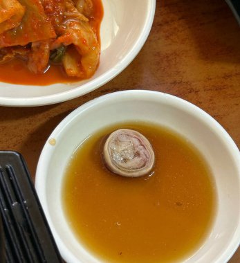 Kore yemeği, kimçi ve domuz eti.