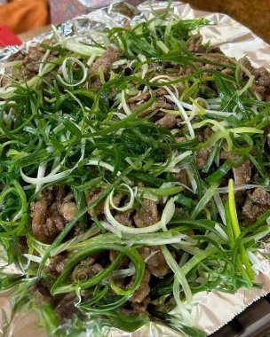 Sebze ve baharatlı taze salata.