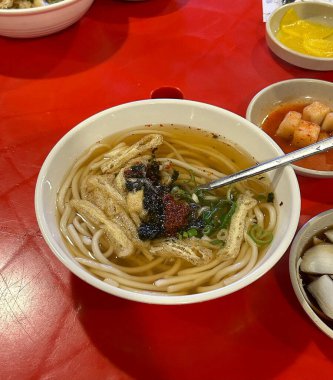 Lezzetli Asya yemeklerinin yakın görüntüsü