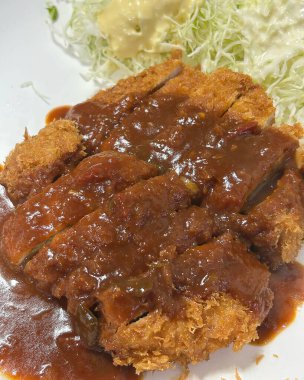 Pirinç ve sebzeli domuz eti.