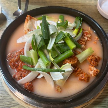 Lezzetli Asya yemeklerinin yakın görüntüsü