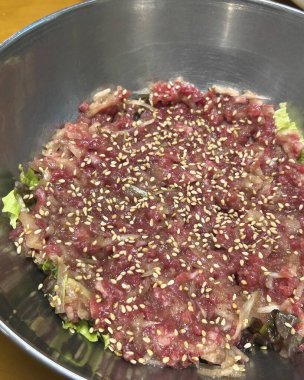 Soslu biftek, Kore yemeği.