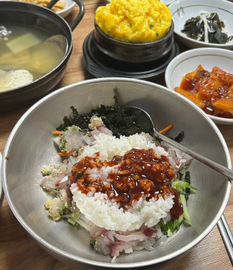 Kızarmış pilavın mutfak fotoğrafı.