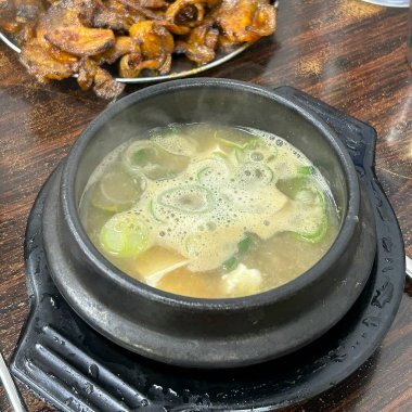 Lezzetli Asya yemeklerinin yakın görüntüsü