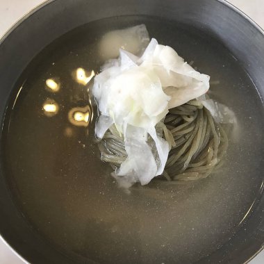 Lezzetli Asya yemeklerinin yakın görüntüsü