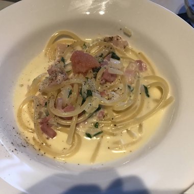 Makarna carbonara somon ile