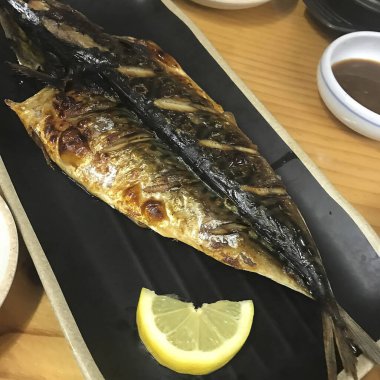 Limonlu ve baharatlı ızgara balık.