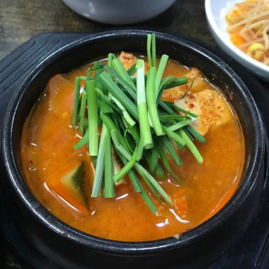 Lezzetli Asya yemeklerinin yakın görüntüsü