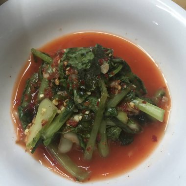 Tayland domuzunun baharatlı salatası, Tayland yemeği.