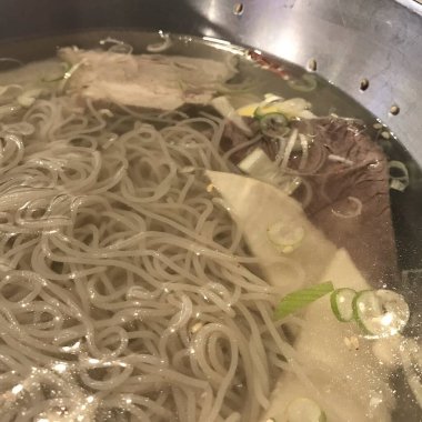 Lezzetli Asya yemeklerinin yakın görüntüsü