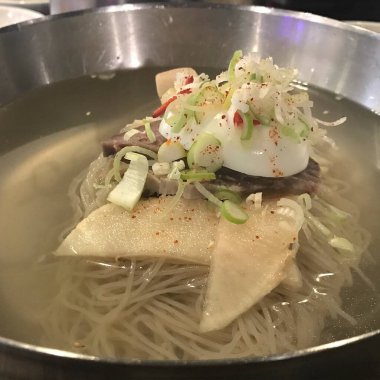 Lezzetli Asya yemeklerinin yakın görüntüsü