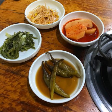 Lezzetli Asya yemeklerinin yakın görüntüsü