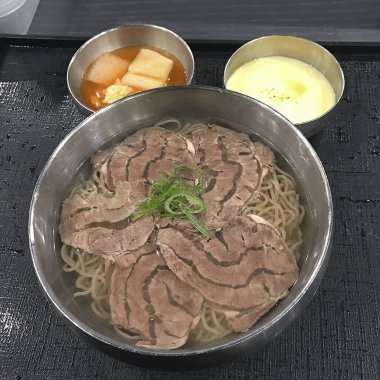 Lezzetli Asya yemeklerinin yakın görüntüsü