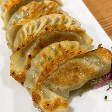 Et ve baharatlı Çin mantısı.