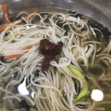 Lezzetli Asya yemeklerinin yakın görüntüsü