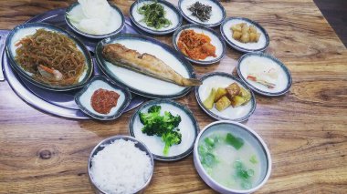 Lezzetli Asya yemeklerinin yakın görüntüsü