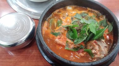 Lezzetli Asya yemeklerinin yakın görüntüsü