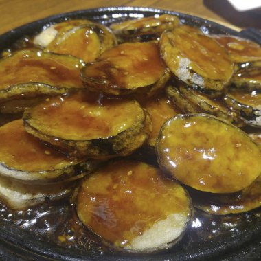 Sos soslu ızgara somon.