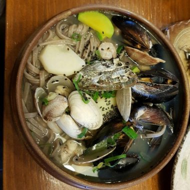 Lezzetli Asya yemeklerinin yakın görüntüsü