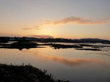 Nehrin üzerinde güzel bir gün batımı