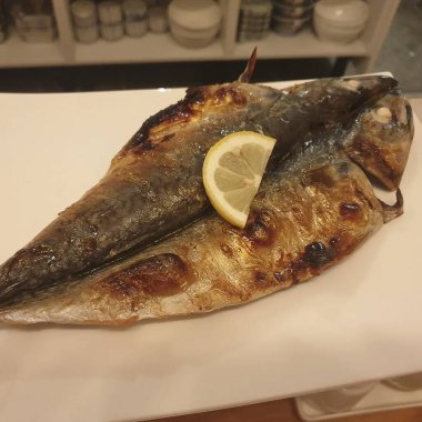 Baharatlı ve otlu taze balık